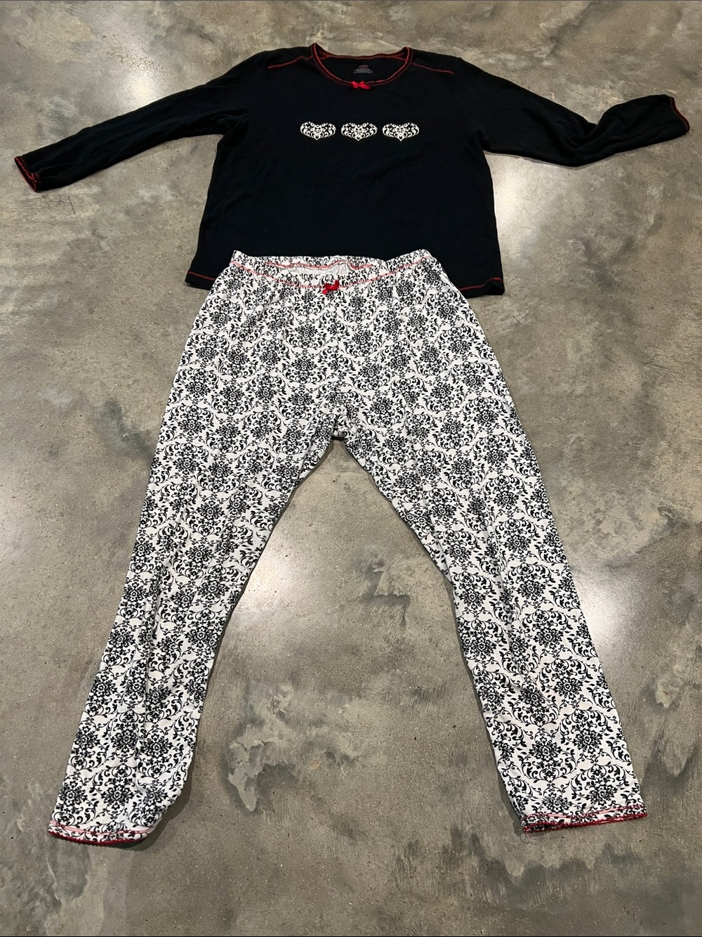 Cuddl Duds Black Top with White & Black Floral Jogger Pajama Set